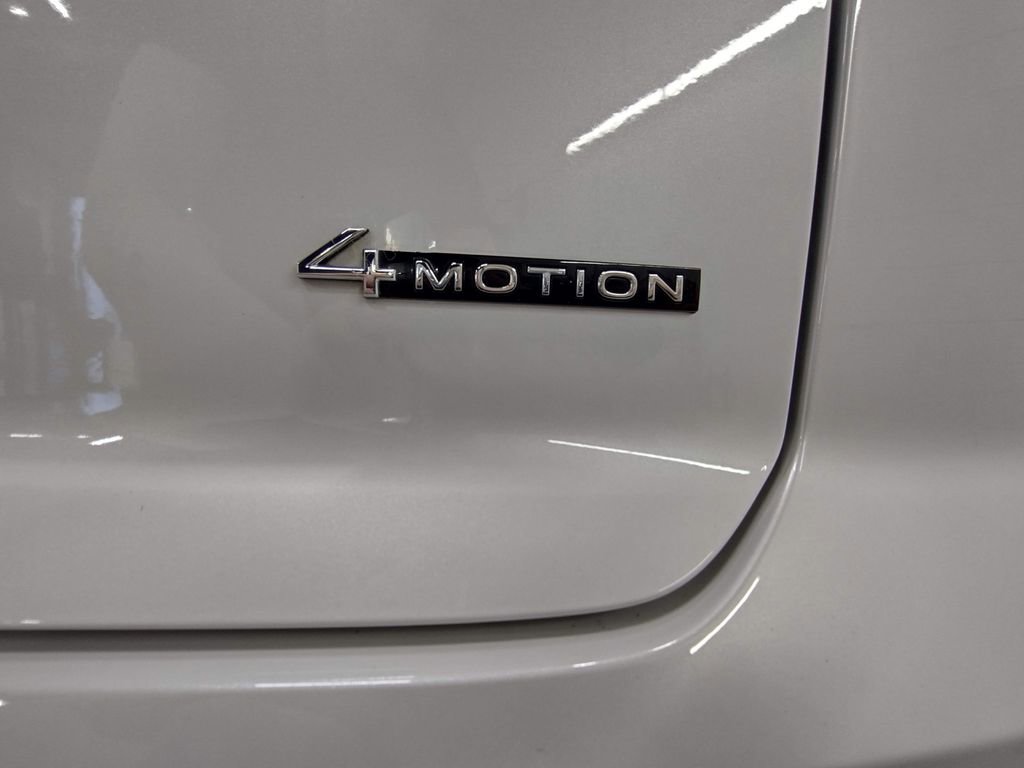 Used 2023 Volkswagen Atlas Cross Sport SEL Premium R-Line image 17