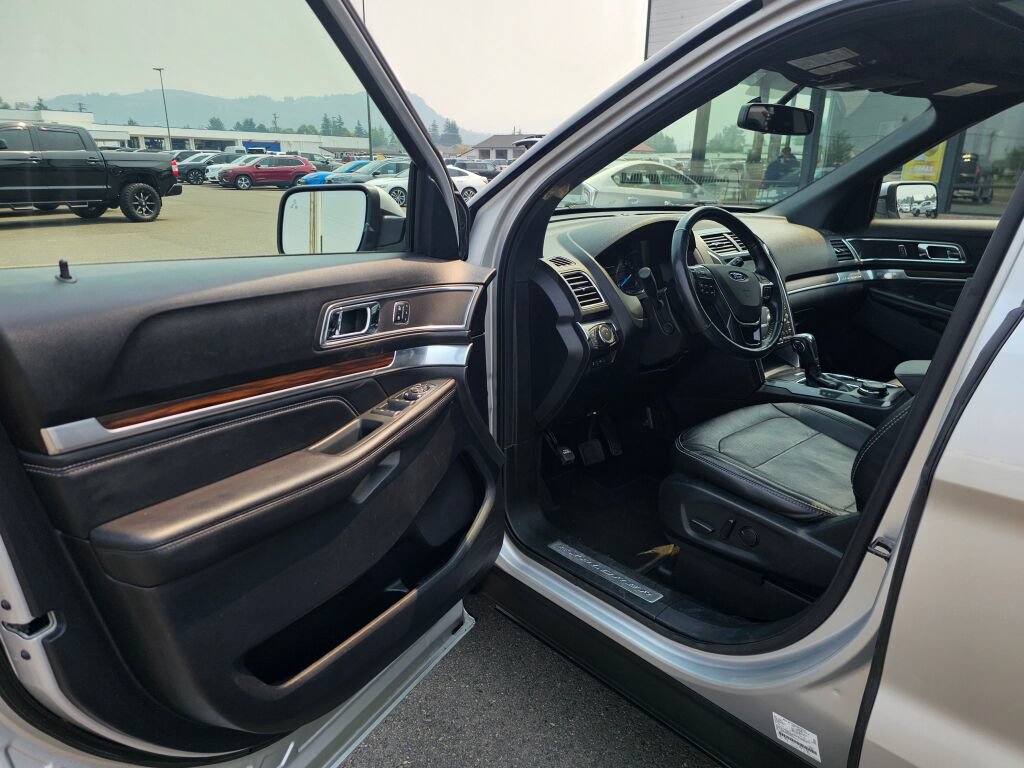 Used 2019 Ford Explorer Limited w/ Class III Trailer Tow Package AWD/4WD image 22