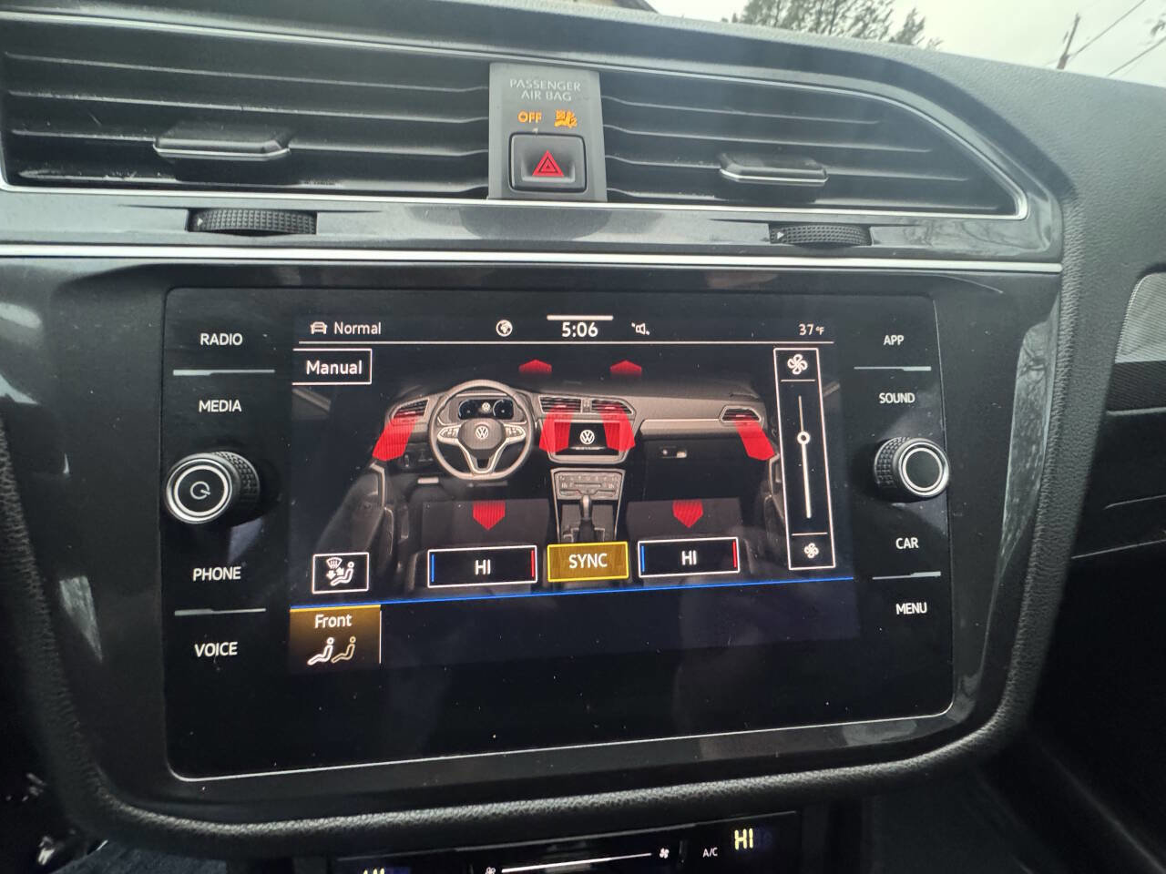Used 2024 Volkswagen Tiguan SE image 36