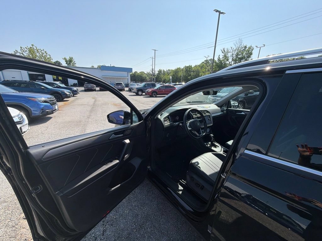 Used 2023 Volkswagen Tiguan SE FWD image 10