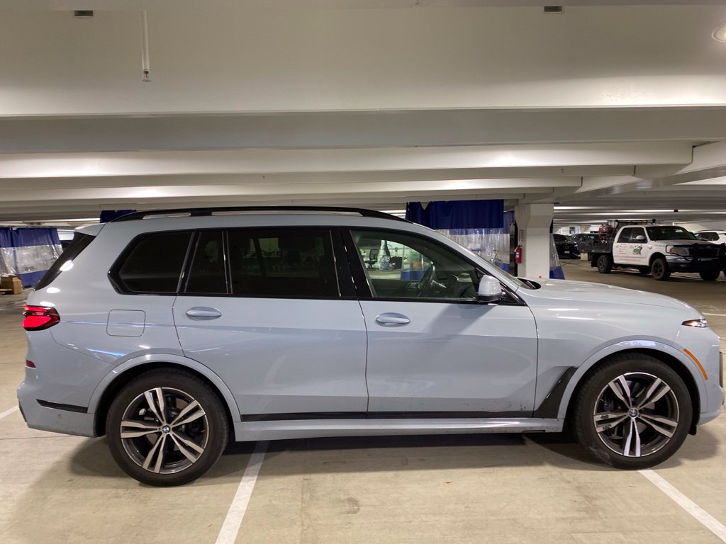 Used 2025 BMW X7 xDrive40i w/ M Sport Package AWD/4WD image 6