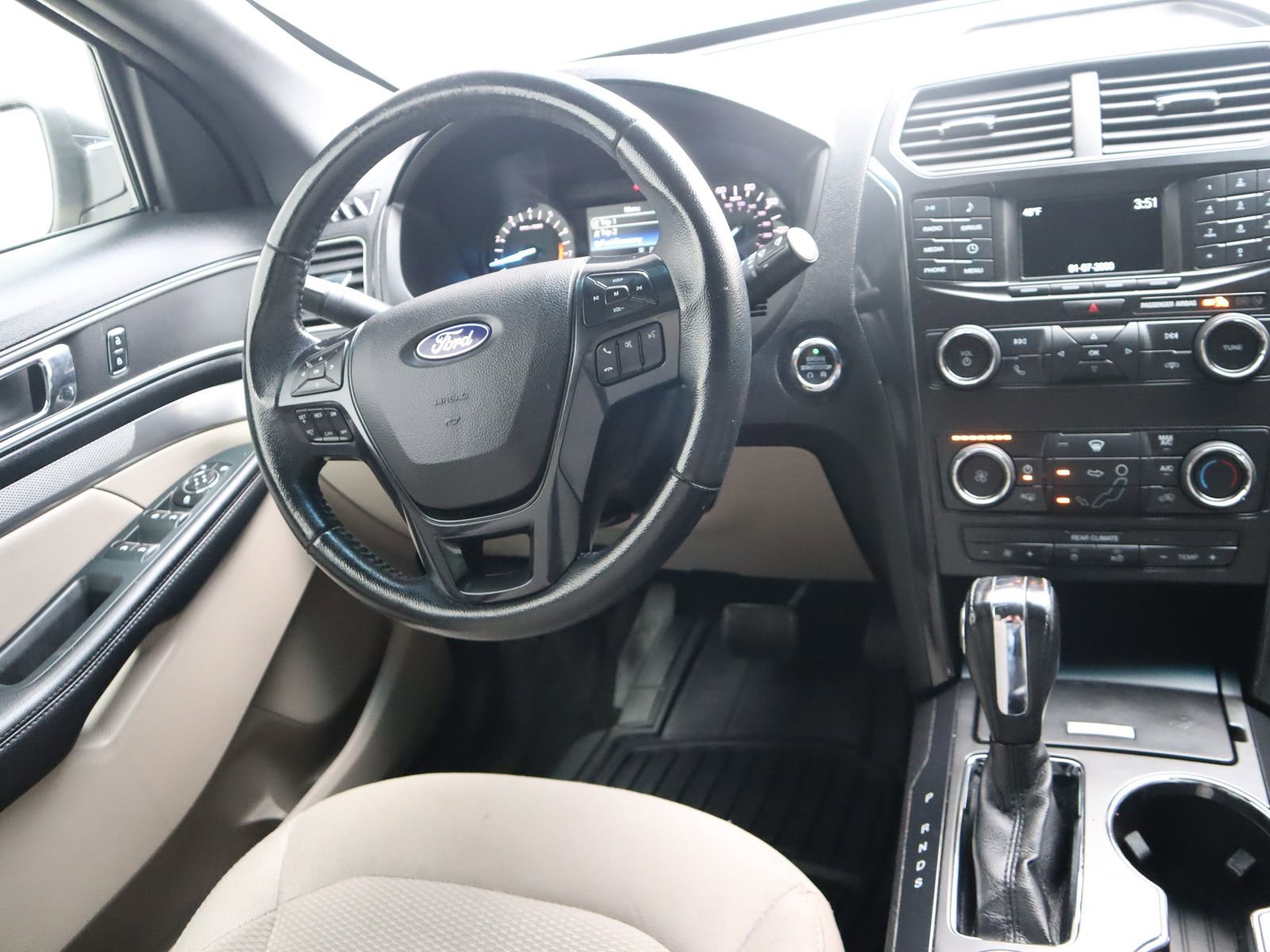 Used 2018 Ford Explorer XLT FWD image 25