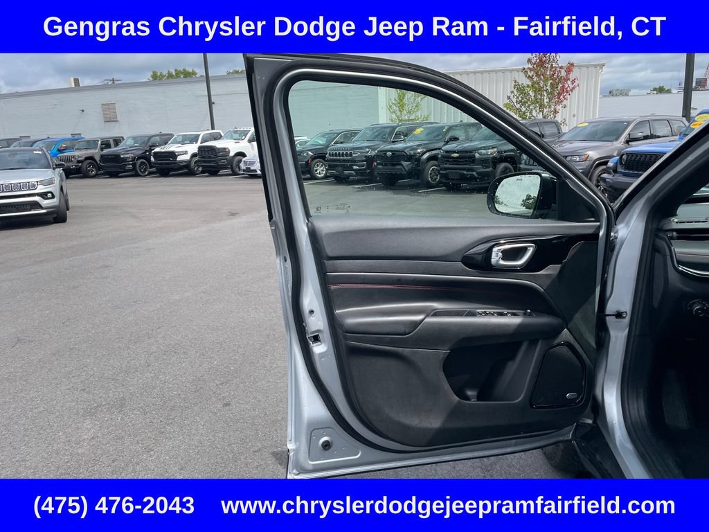Certified 2025 Jeep Compass Trailhawk w/ Sun & Sound Group AWD/4WD image 42