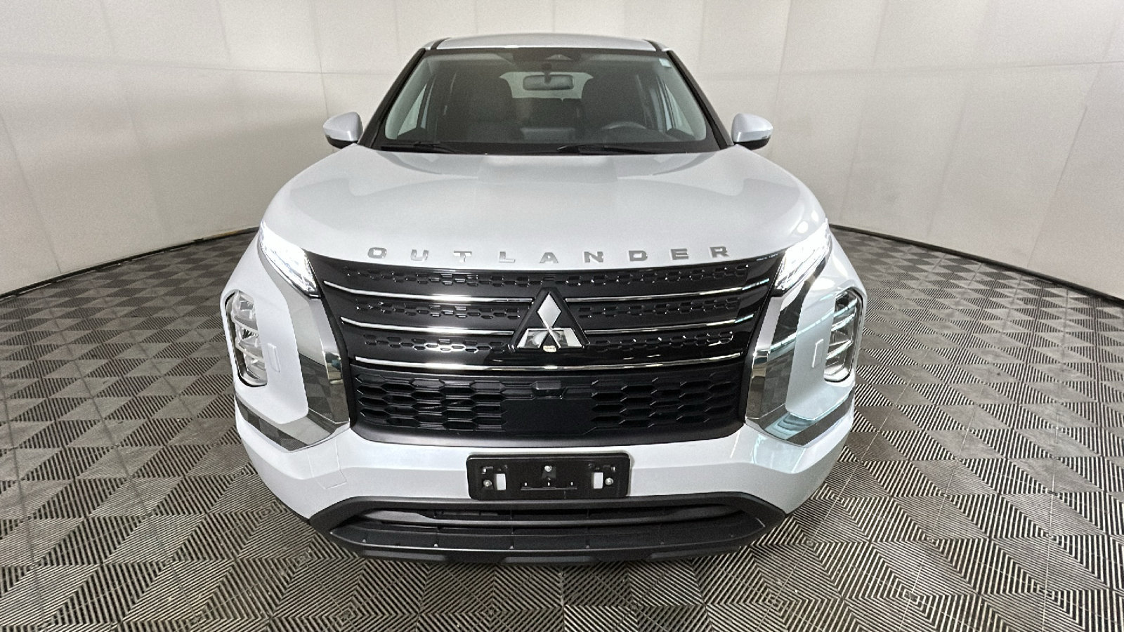 Used 2023 Mitsubishi Outlander ES AWD/4WD image 7