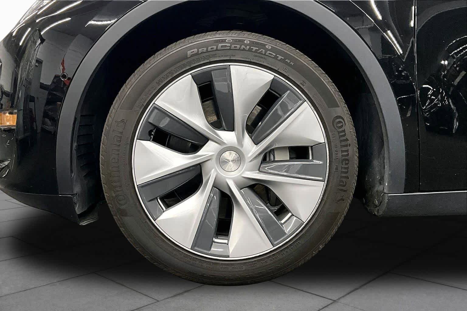 Used 2022 Tesla Model Y Long Range AWD/4WD image 10