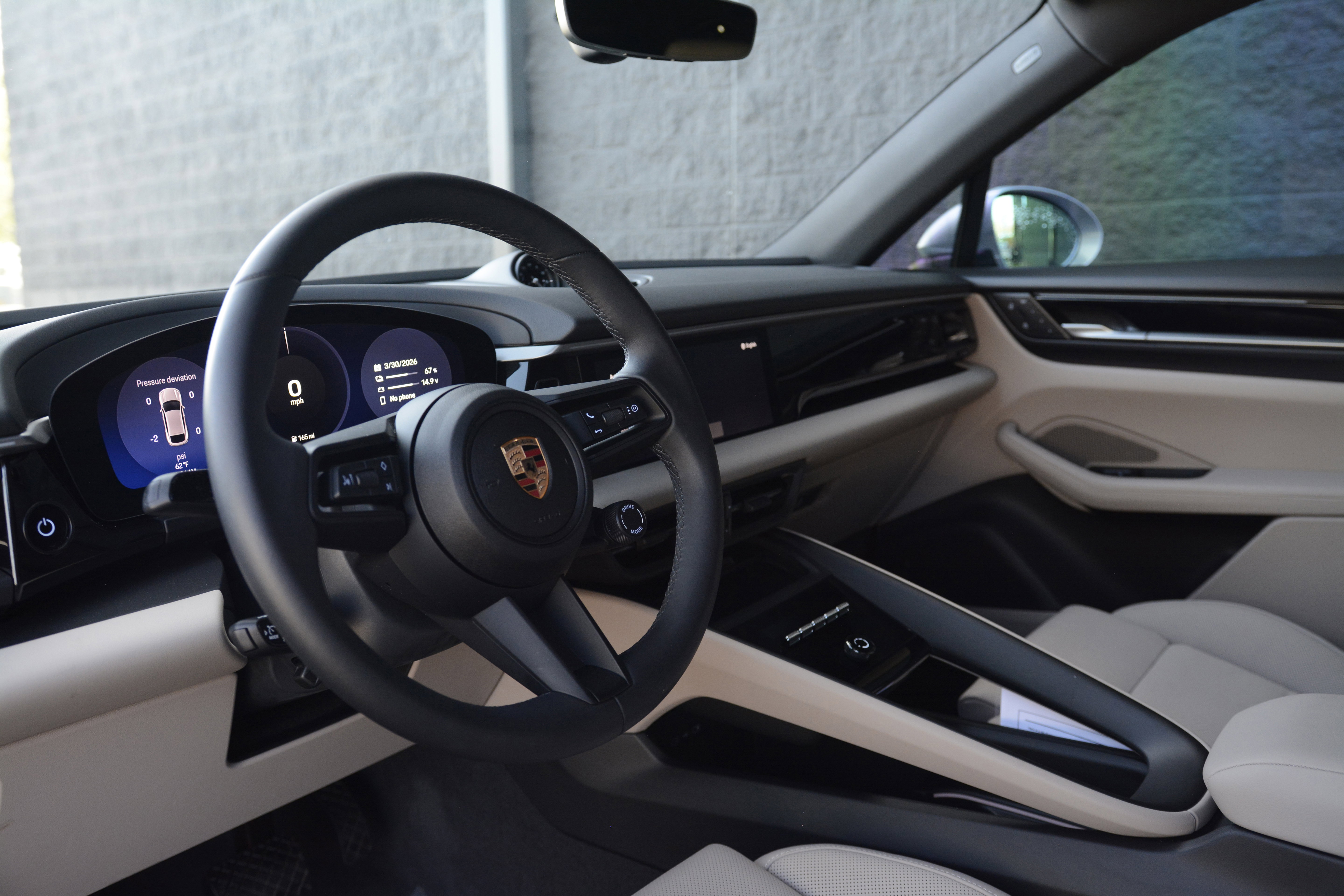 Certified 2025 Porsche Macan 4 Electric image 4