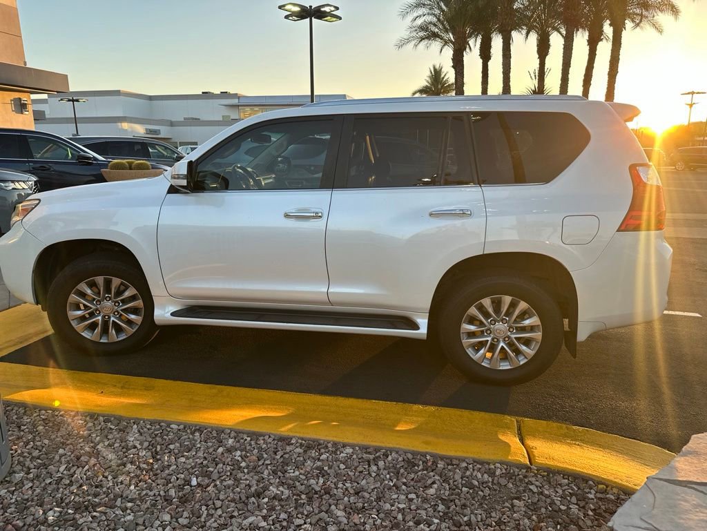 Used 2011 Lexus GX 460 w/ Convenience Pkg AWD/4WD image 6