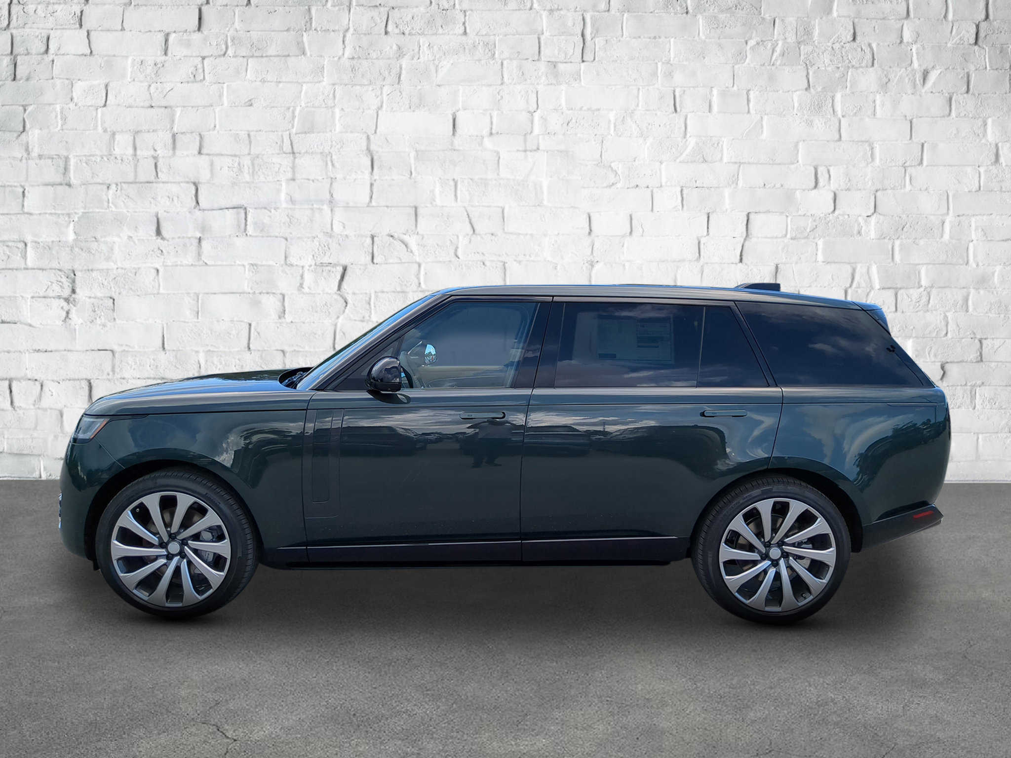 New 2025 Land Rover Range Rover Long Wheelbase SE image 3
