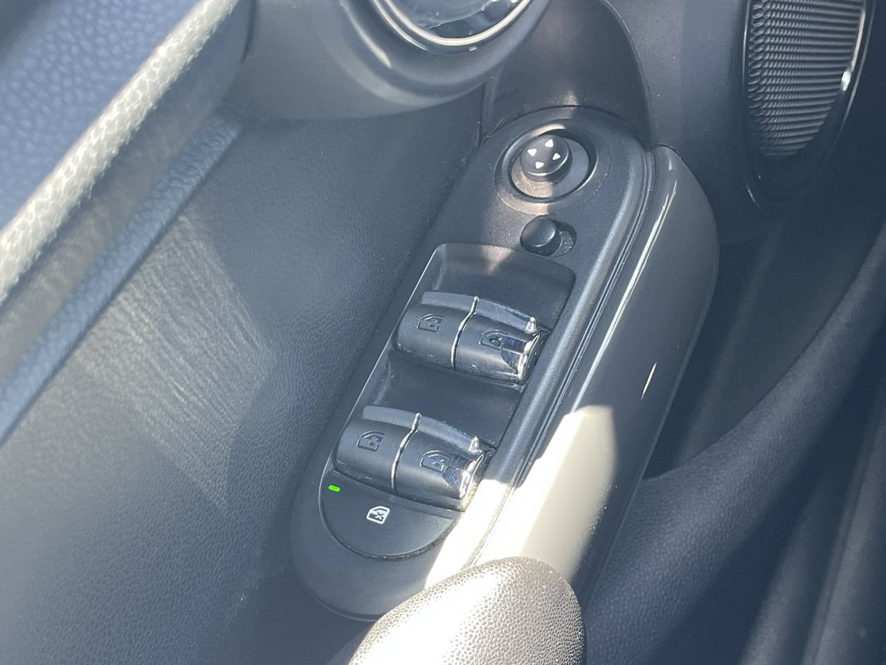 Used 2019 MINI Cooper 4-Door Hardtop FWD image 22