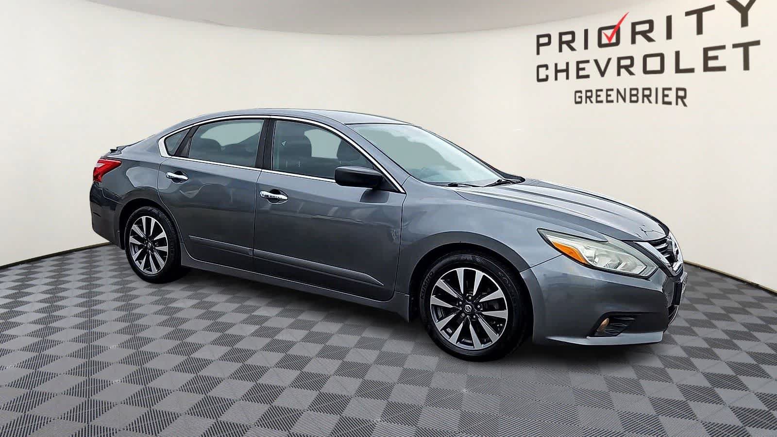Used 2017 Nissan Altima 2.5 SV FWD image 2