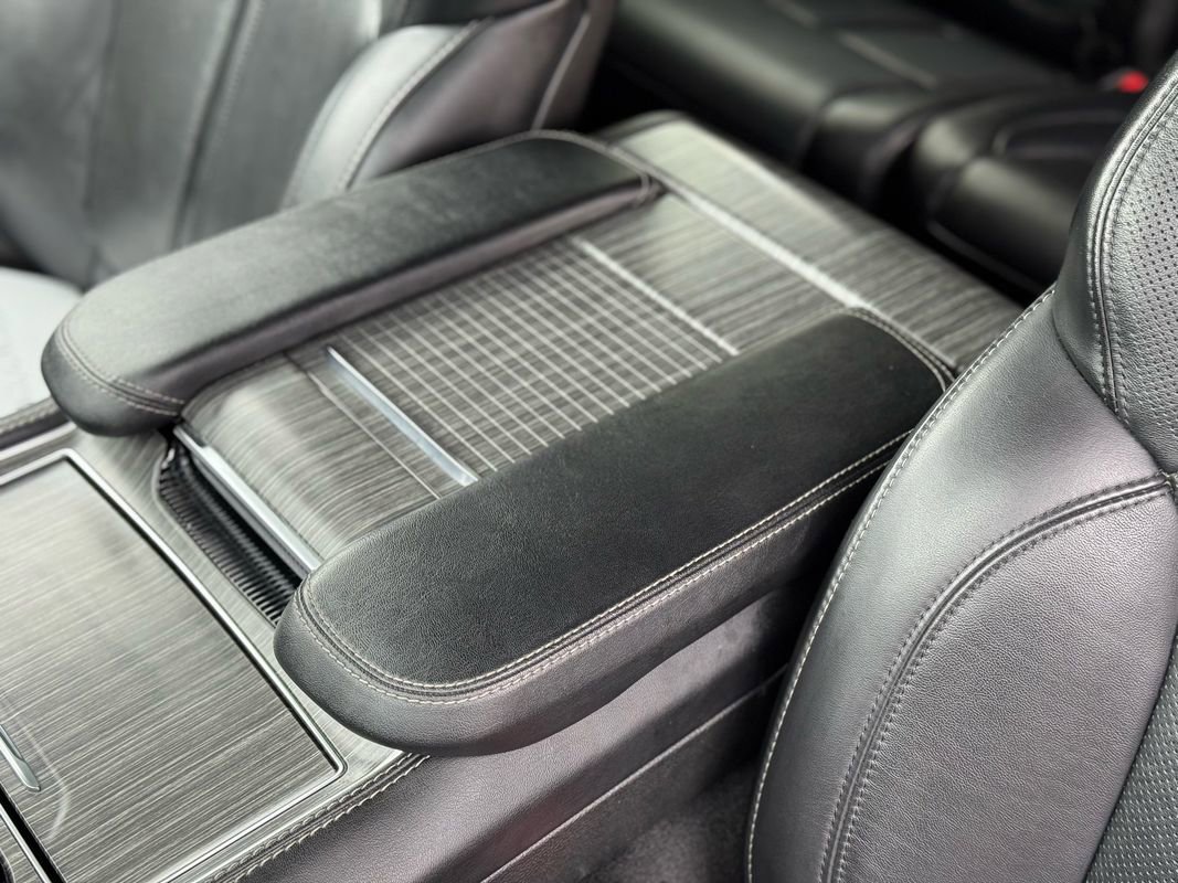 Used 2024 Jeep Wagoneer L Series II w/ Flexible Seating Group image 19