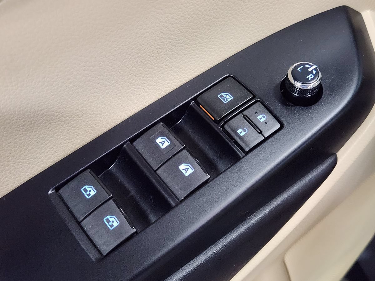 Used 2019 Toyota Highlander XLE FWD image 44