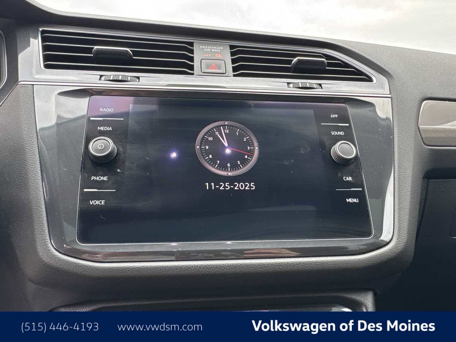 Used 2022 Volkswagen Tiguan SE w/ Panoramic Sunroof Package image 17