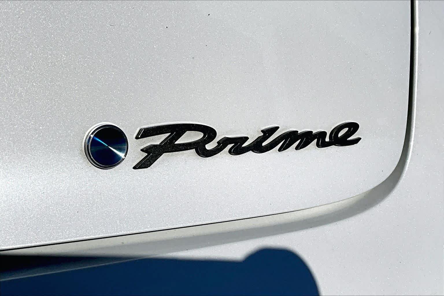Used 2023 Toyota Prius Prime Premium FWD image 9