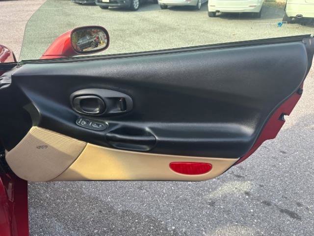 Used 1998 Chevrolet Corvette Convertible w/ Performance Handling Pkg image 26