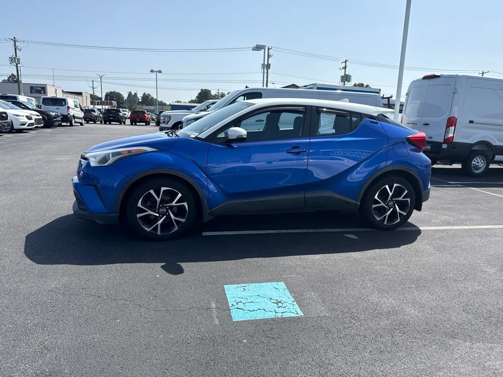 Used 2018 Toyota C-HR XLE FWD image 3