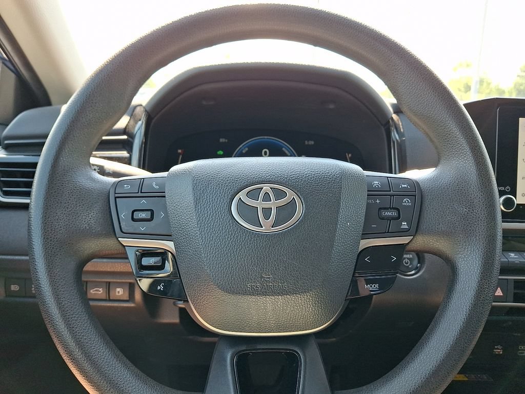 Used 2025 Toyota Camry LE FWD image 18