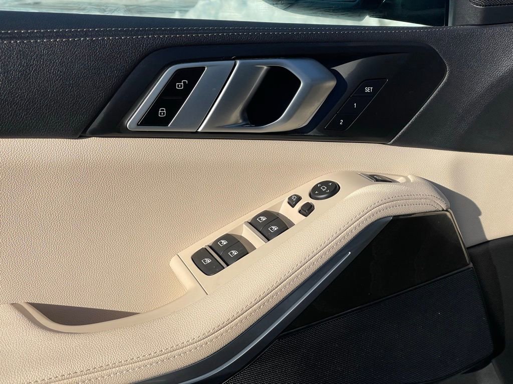 Used 2022 BMW X5 xDrive40i w/ Premium Package AWD/4WD image 12