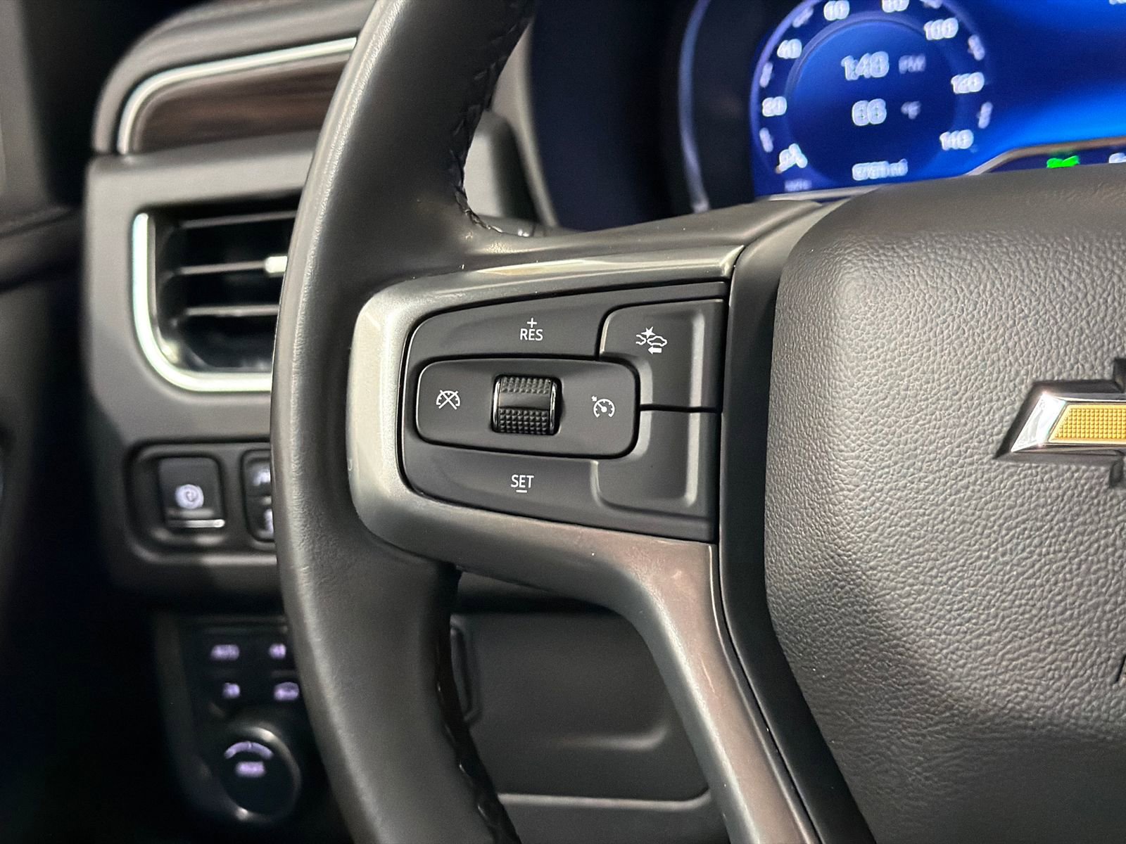 Used 2024 Chevrolet Suburban LT image 25