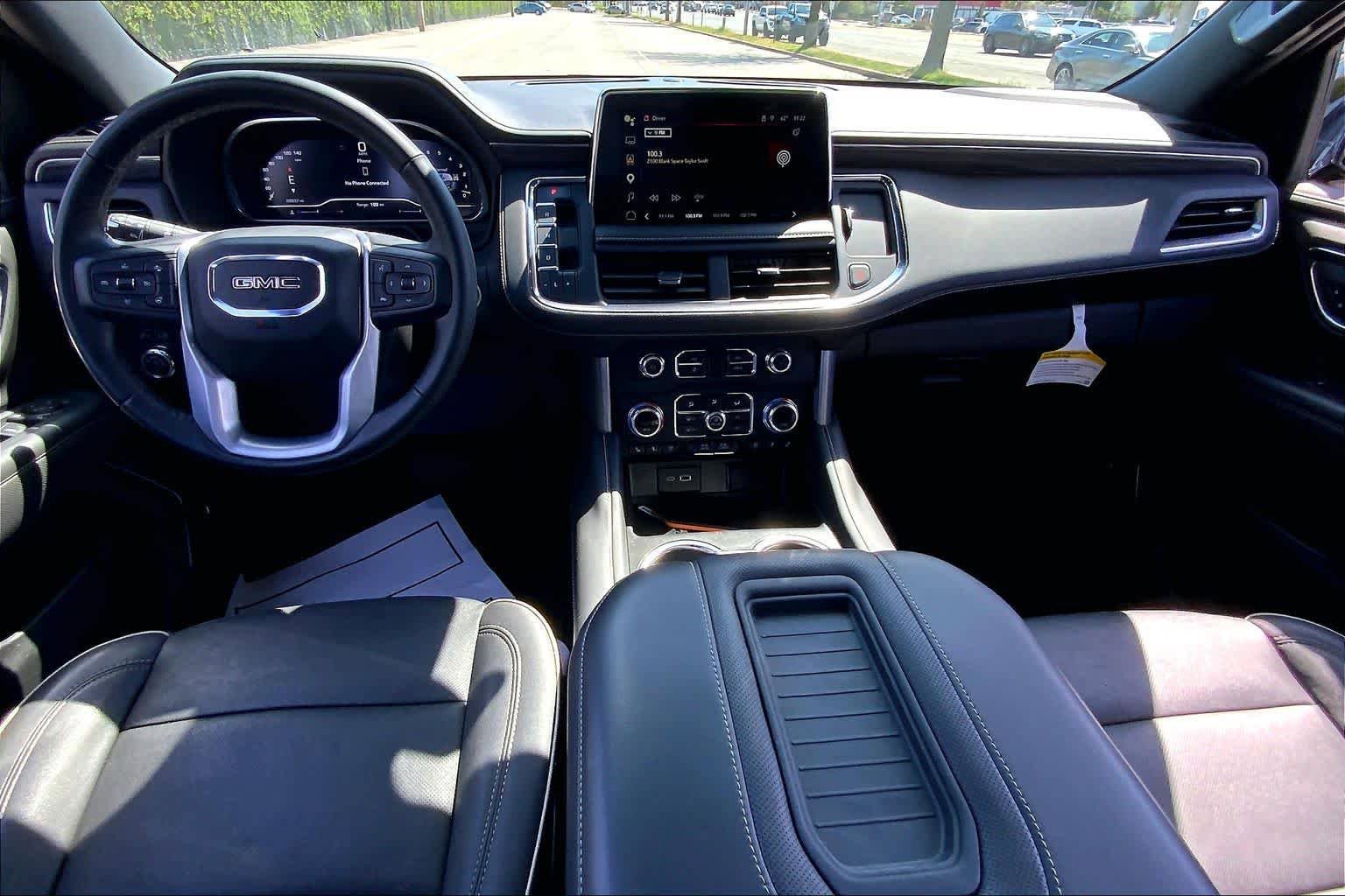 Used 2023 GMC Yukon XL SLT w/ SLT Premium Package image 13