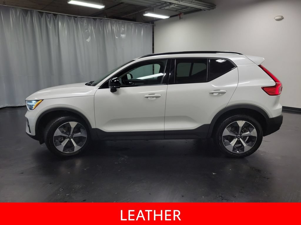 Used 2024 Volvo XC40 B5 Plus AWD/4WD image 5