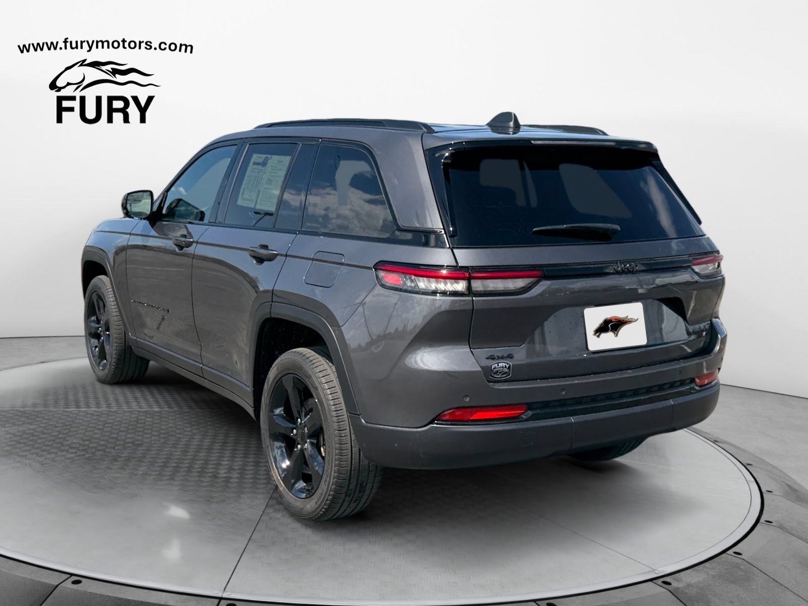 Used 2025 Jeep Grand Cherokee Limited w/ Black Appearance Package AWD/4WD image 5