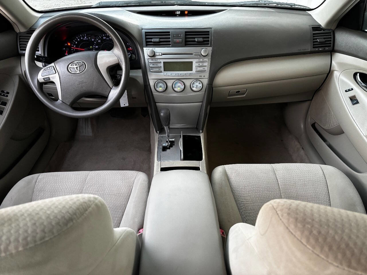 Used 2011 Toyota Camry LE image 34