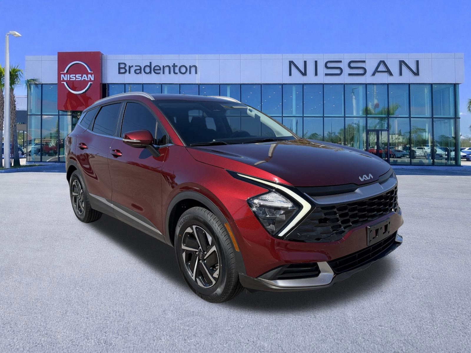 Used 2023 Kia Sportage LX image 3