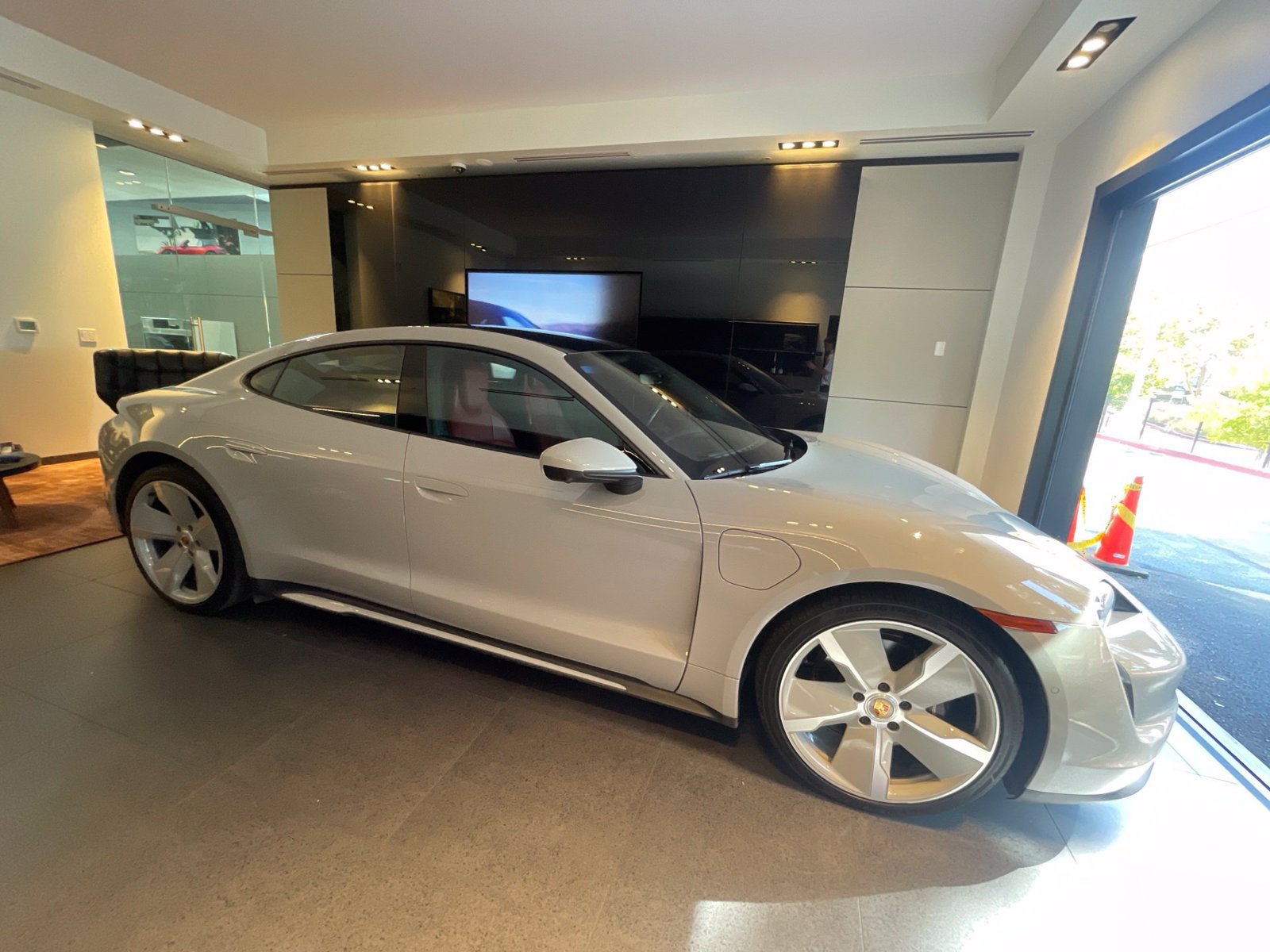 Used 2023 Porsche Taycan RWD image 4