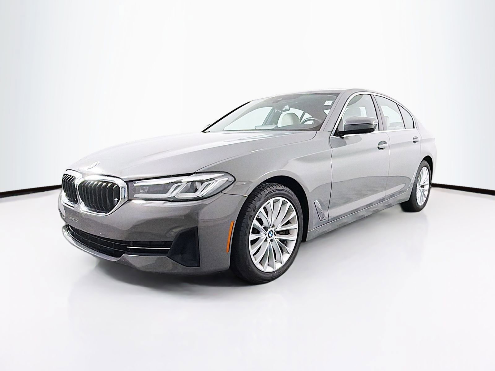 Used 2022 BMW 530i xDrive w/ Convenience Package AWD/4WD image 3
