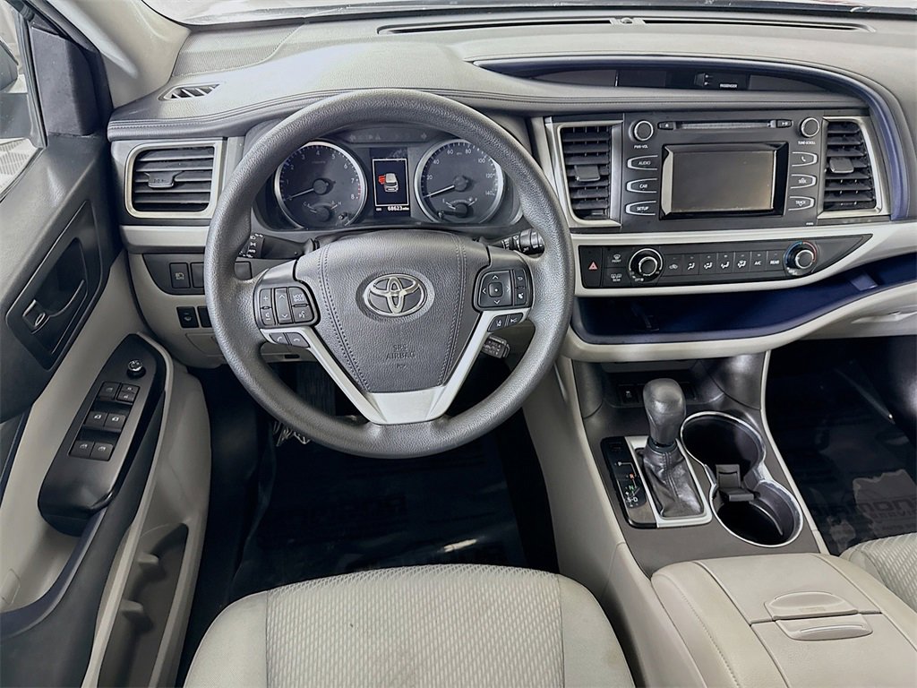 Certified 2019 Toyota Highlander LE image 4