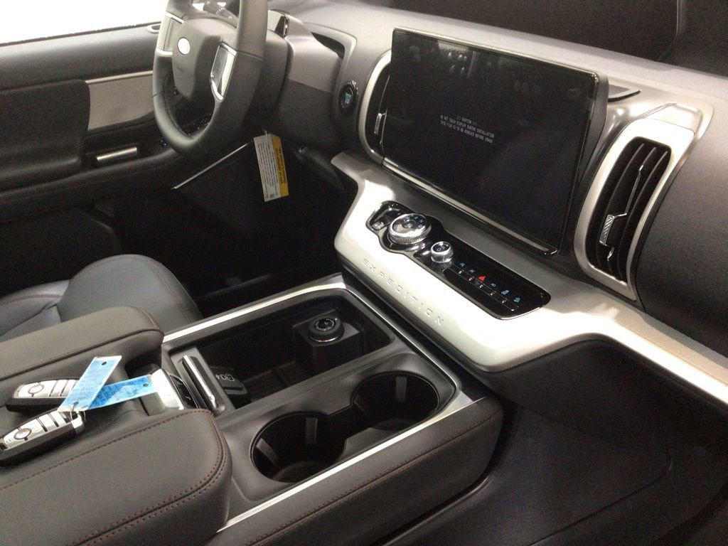 New 2025 Ford Expedition Active image 48