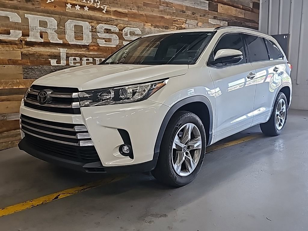 Used 2019 Toyota Highlander Limited FWD image 2