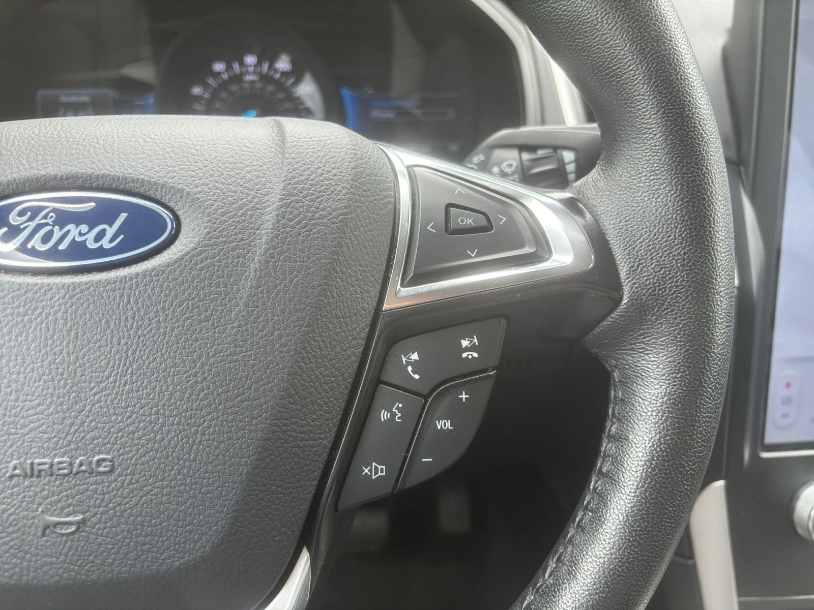 Used 2024 Ford Edge SEL AWD/4WD image 23