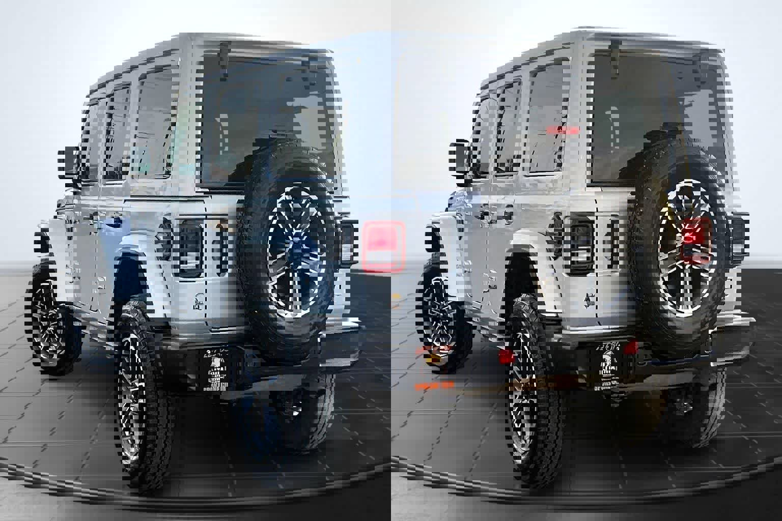 Used 2023 Jeep Wrangler Sahara image 4