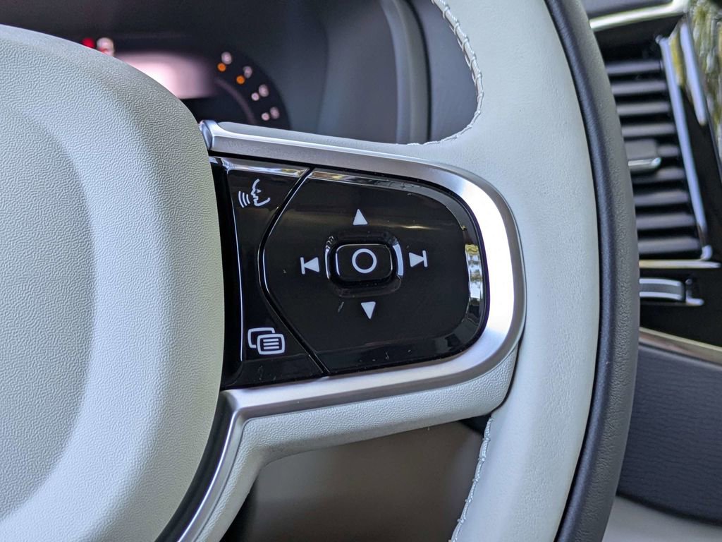 Certified 2025 Volvo XC90 B6 Plus AWD/4WD image 27