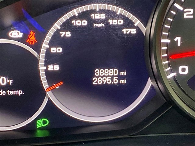 Used 2022 Porsche Cayenne Platinum Edition image 32