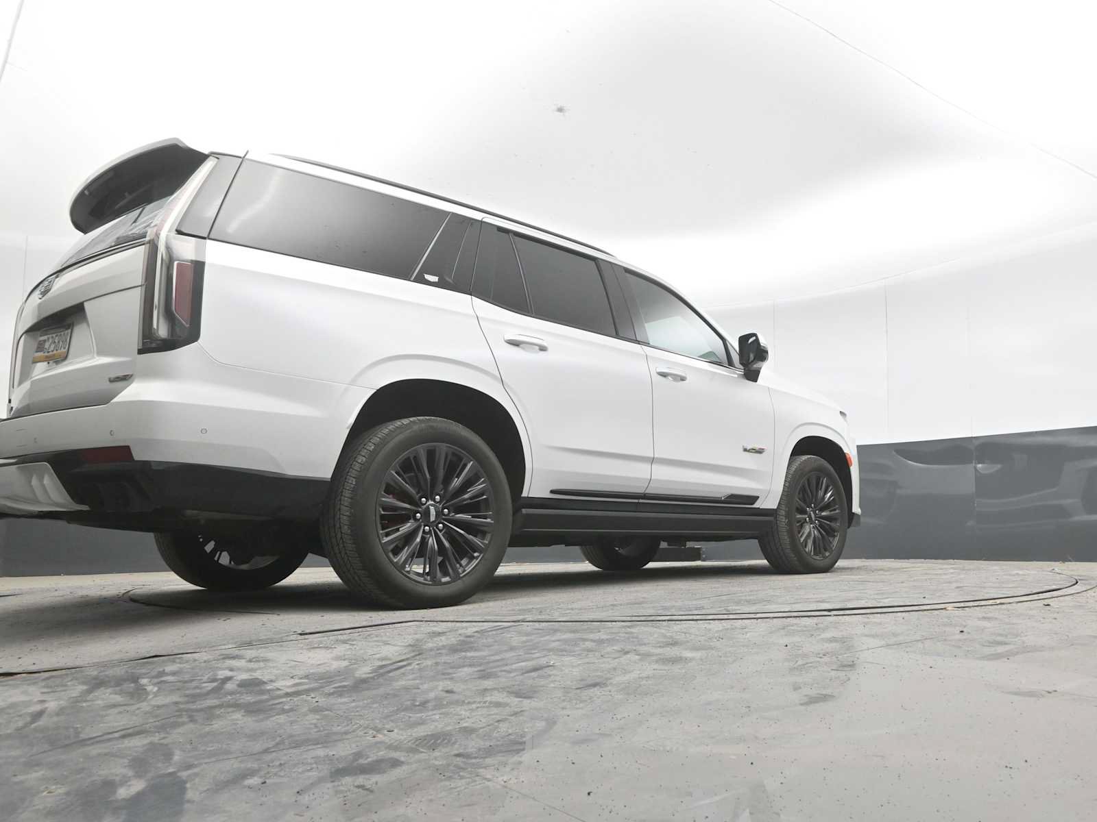 Used 2024 Cadillac Escalade V w/ LPO, ONYX Package AWD/4WD image 33