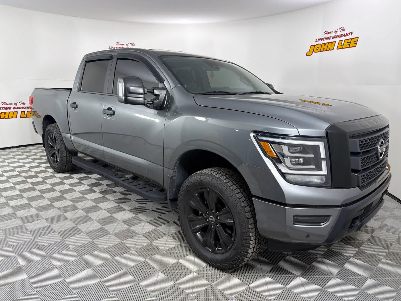 Used 2023 Nissan Titan SV w/ SV Convenience Package image 7