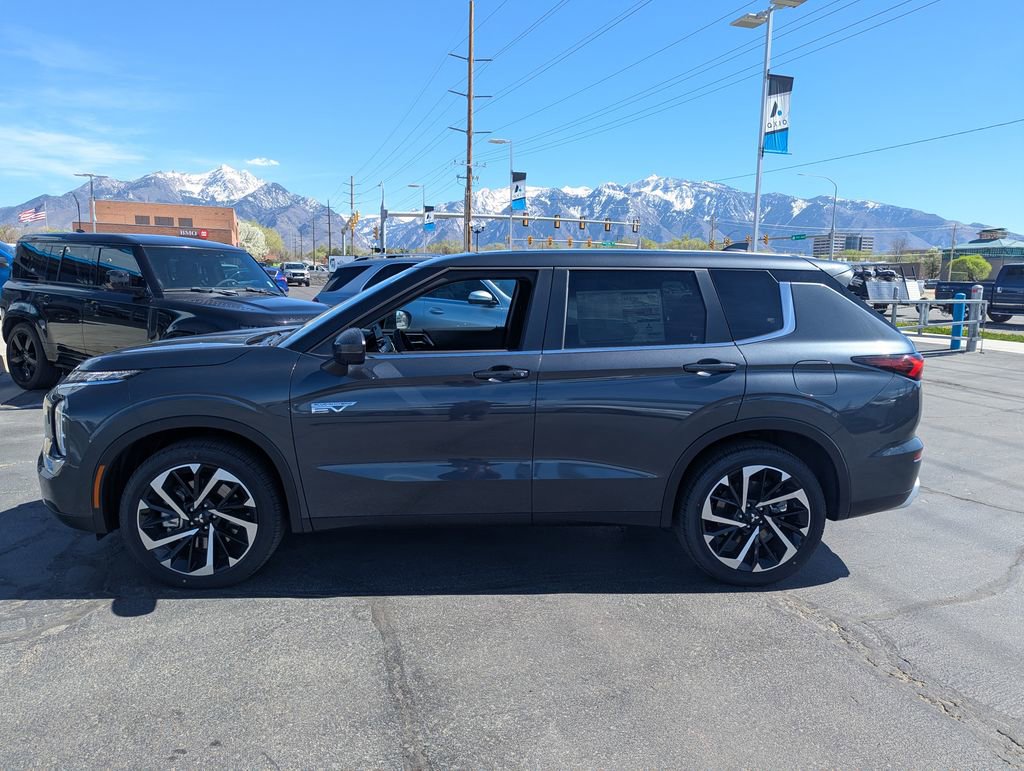 Used 2025 Mitsubishi Outlander 4WD Plug-In Hybrid image 8