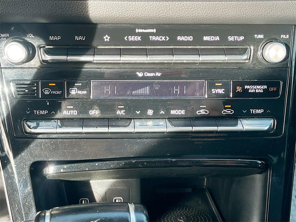 Used 2020 Kia Cadenza Technology image 16