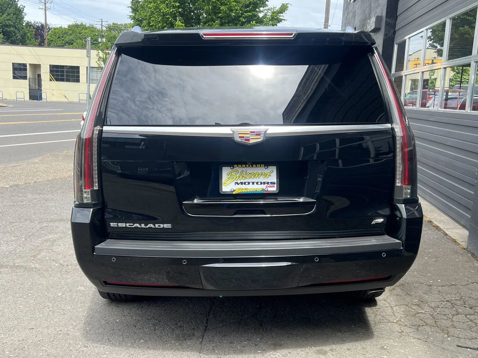 Used 2015 Cadillac Escalade Platinum image 4