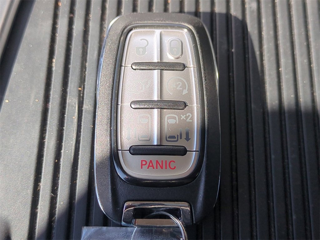 Used 2024 Chrysler Pacifica Touring-L image 32