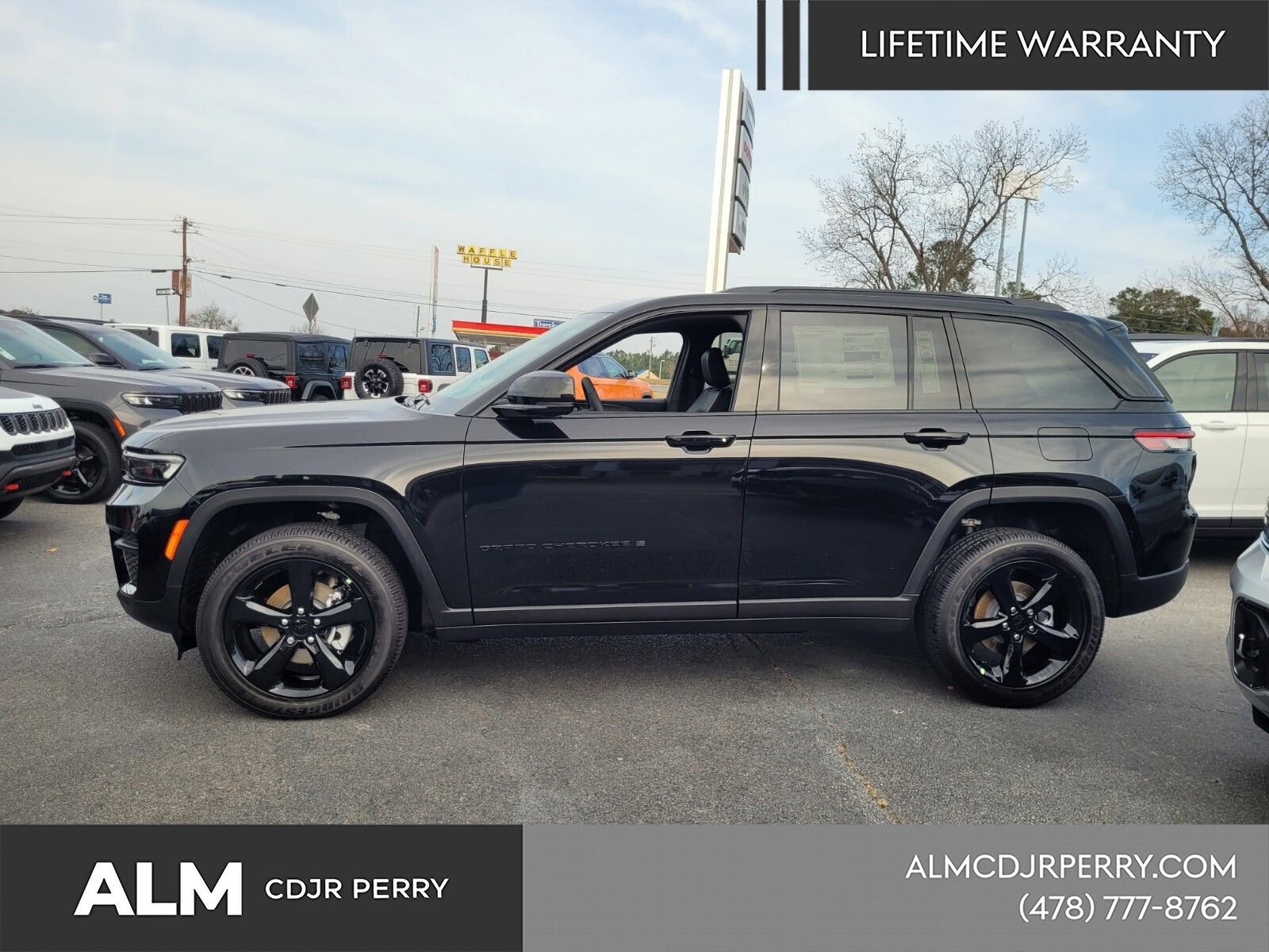 New 2025 Jeep Grand Cherokee Altitude image 3