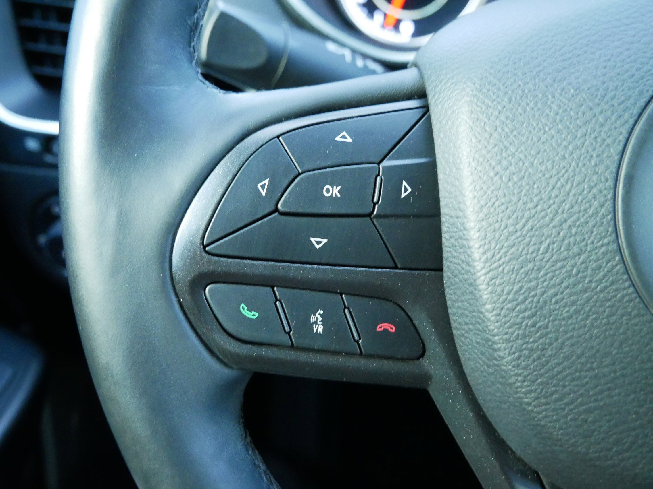 Used 2019 Jeep Cherokee Trailhawk w/ Cold Weather Group image 25