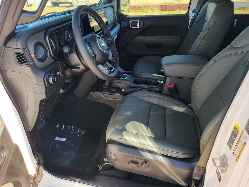 New 2025 Jeep Gladiator Mojave image 8