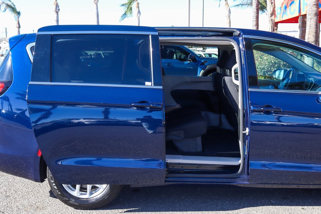 Used 2019 Chrysler Pacifica Touring image 33