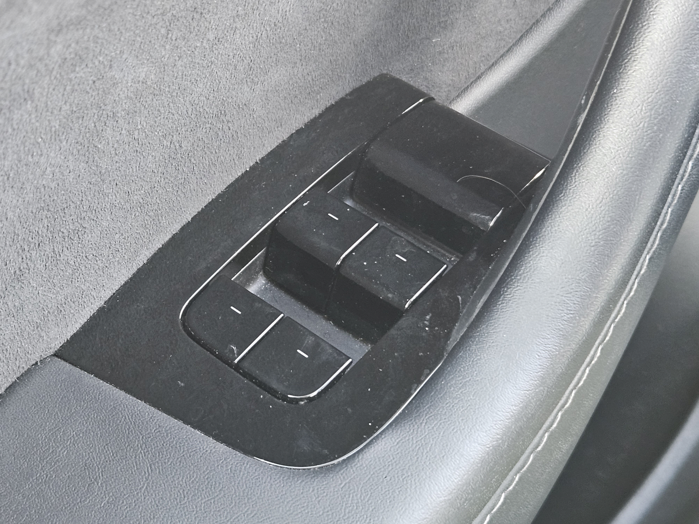 Used 2021 Tesla Model Y Long Range AWD/4WD image 14