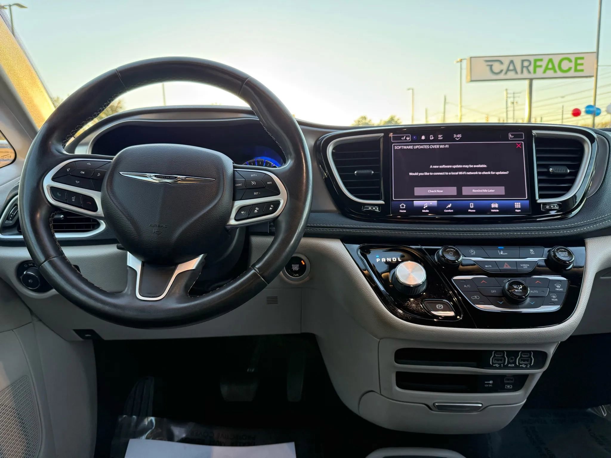 Used 2022 Chrysler Pacifica Touring-L image 34