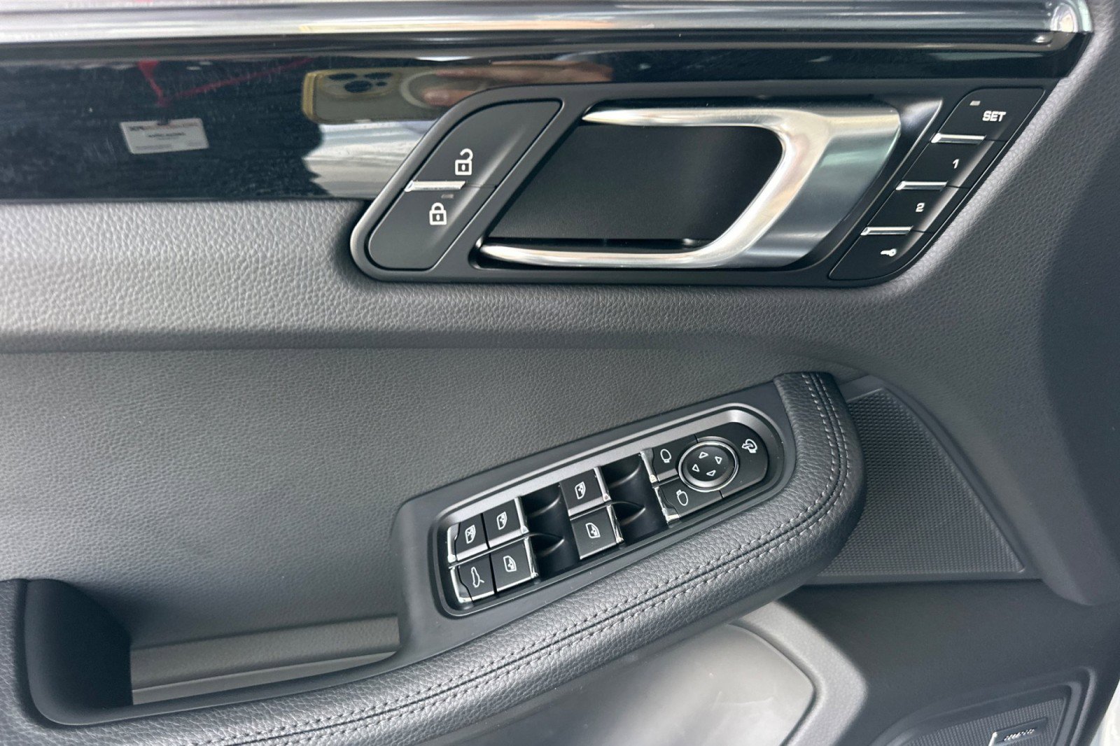 Certified 2026 Porsche Macan AWD/4WD image 12